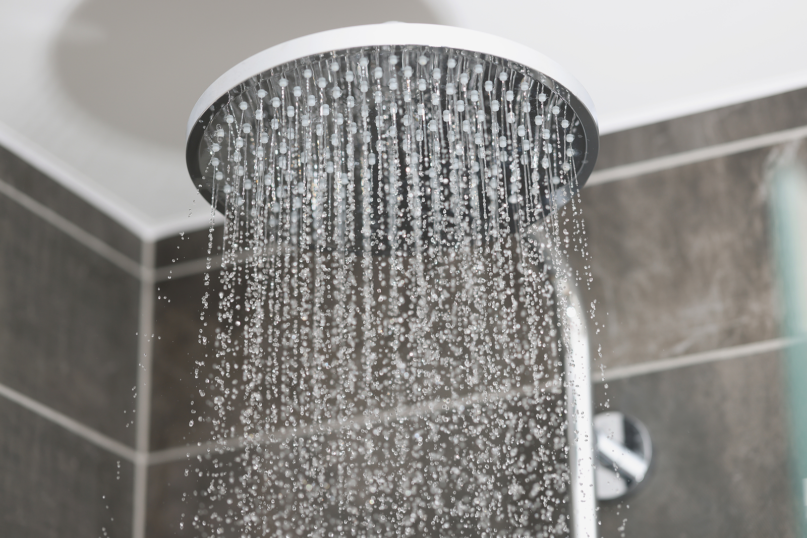 https://www.waldmanplumbing.com/wp-content/uploads/2022/10/how-to-fix-hot-water-problems-in-your-shower.jpg