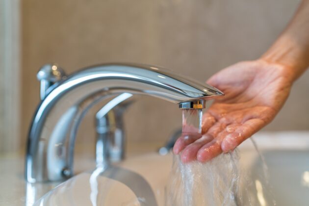 Why Your North Shore Tap Water Tastes or Smells Off During Hot Weather