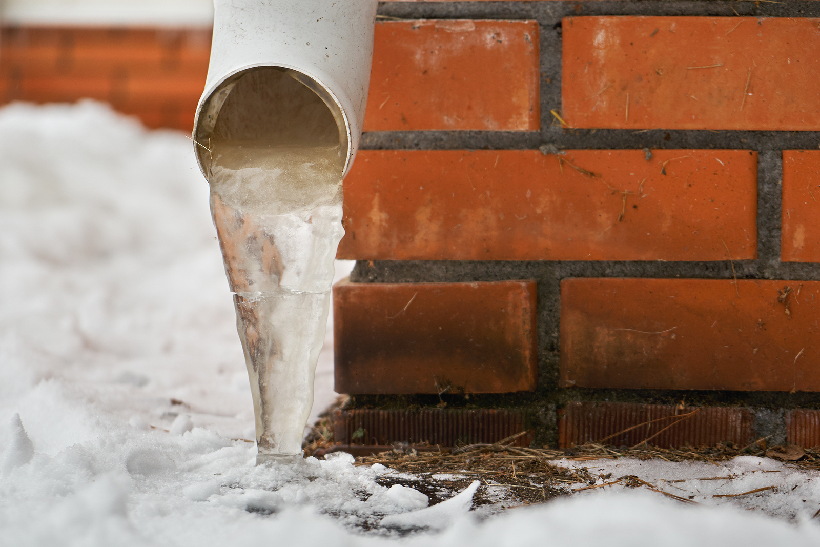 At What Outdoor Temperature Do Household Pipes Start to Freeze Overnight